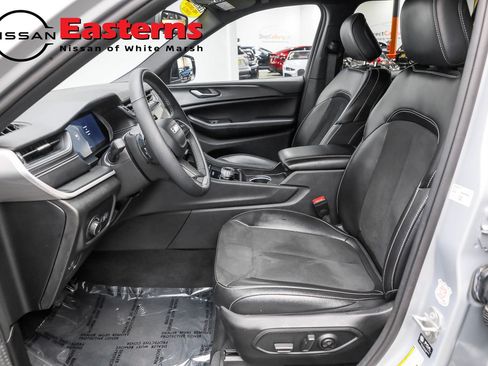 Used 2024 Jeep Grand Cherokee L Laredo image 14