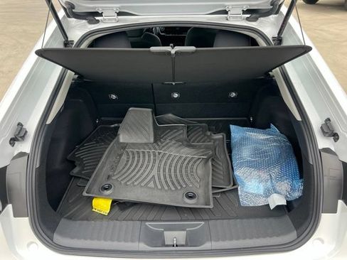 Used 2025 Toyota Prius Plug-In Hybrid FWD image 37