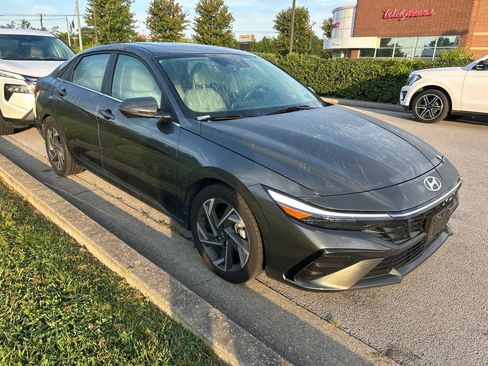 Used 2024 Hyundai Elantra Limited FWD image 2