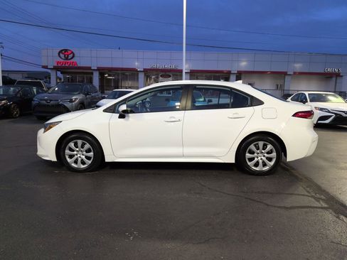 Used 2021 Toyota Corolla LE w/ Carpet Mat Package (TMS) image 2