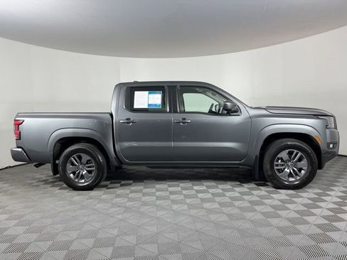 Used 2025 Nissan Frontier SV w/ SV Convenience Package RWD image 12