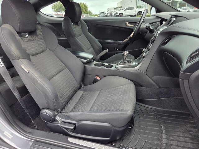 Used 2015 Hyundai Genesis 3.8 RWD image 13