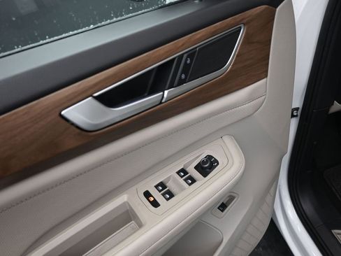 Used 2024 Volkswagen Atlas SE w/ Panoramic Sunroof Package image 28