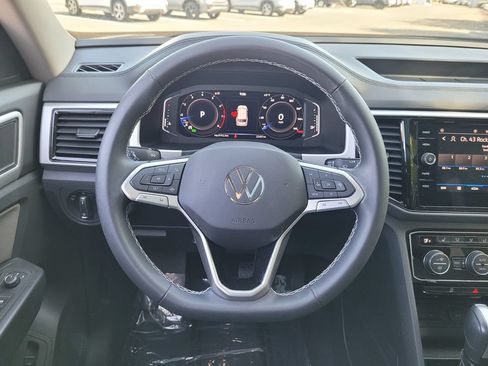 Used 2023 Volkswagen Atlas SE w/ Panoramic Sunroof Package FWD image 18