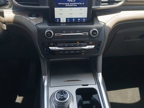 Used 2020 Ford Explorer Platinum w/ Premium Technology Package AWD/4WD image 19