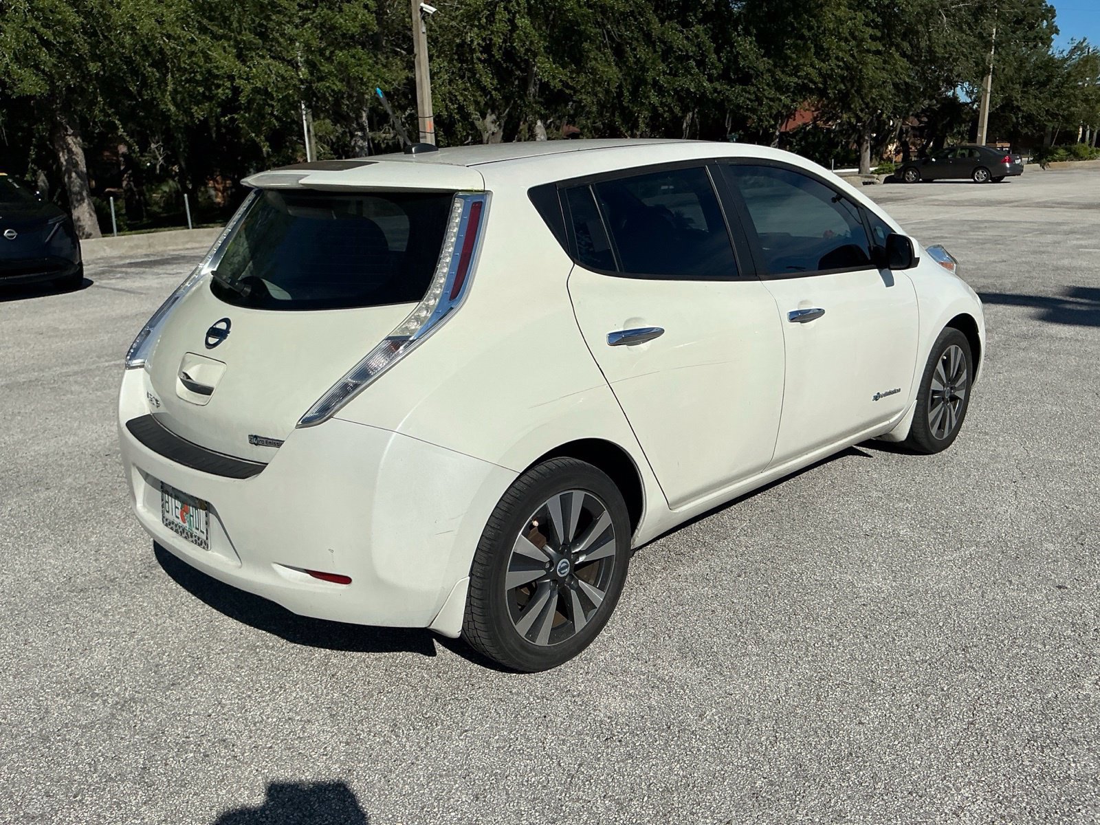 Used 2013 Nissan Leaf SL w/ Premium Pkg FWD image 9