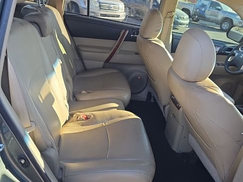 Used 2013 Toyota Highlander Limited image 18