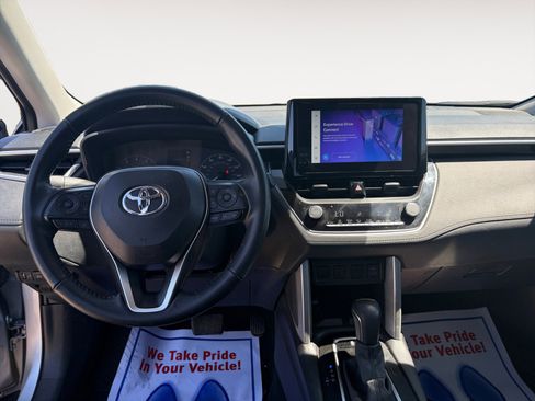 Used 2025 Toyota Corolla Cross LE FWD image 10