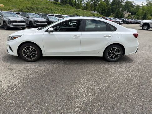 Certified 2023 Kia Forte LXS w/ LXS Technology Package FWD image 4