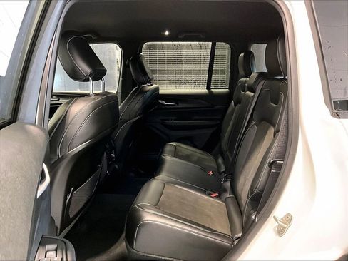 Used 2023 Jeep Grand Cherokee Altitude image 22