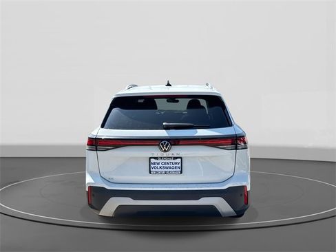 New 2025 Volkswagen Tiguan SE image 4