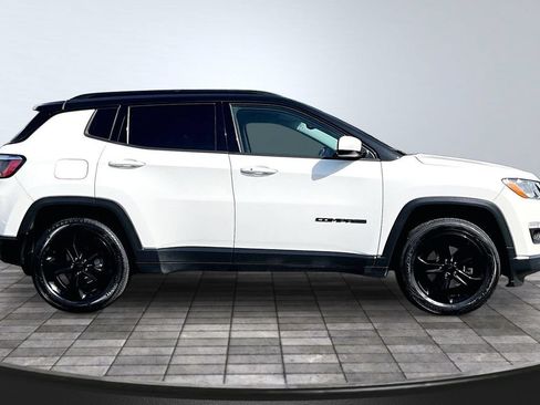 Used 2018 Jeep Compass Latitude FWD image 8