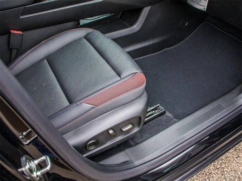 New 2026 Chevrolet Equinox RS w/ Convenience Package III image 18