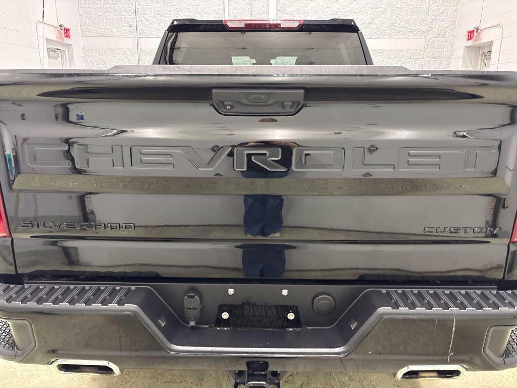 Used 2024 Chevrolet Silverado 1500 Custom Trail Boss w/ LPO, Dark Essentials Package AWD/4WD image 5