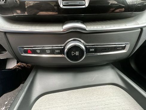 Used 2025 Volvo XC60 B5 Plus image 15