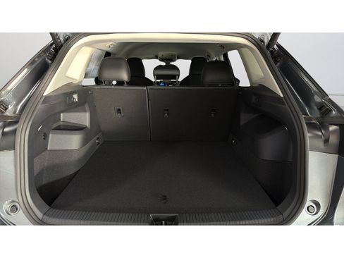 Certified 2025 Volkswagen Tiguan SE FWD image 40