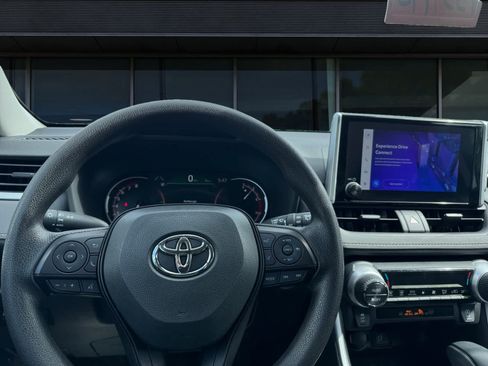 Used 2025 Toyota RAV4 XLE AWD/4WD image 3