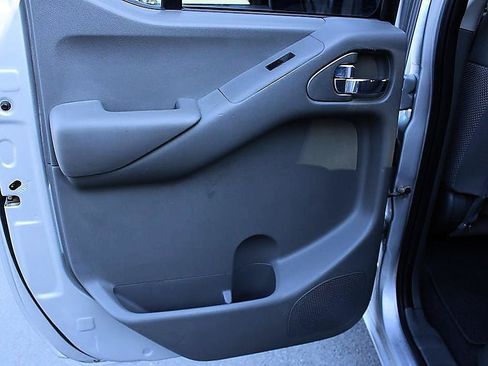 Used 2019 Nissan Frontier SV AWD/4WD image 16