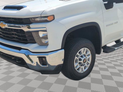 Used 2025 Chevrolet Silverado 2500 LT w/ Convenience Package AWD/4WD image 10