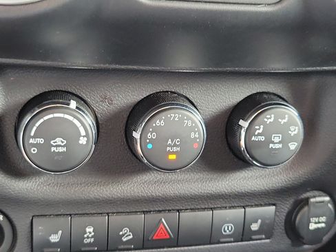 Used 2017 Jeep Wrangler Unlimited Sahara w/ Dual Top Group AWD/4WD image 21