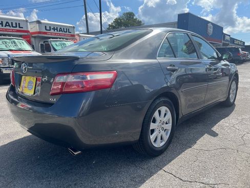 Used 2007 Toyota Camry XLE FWD image 3