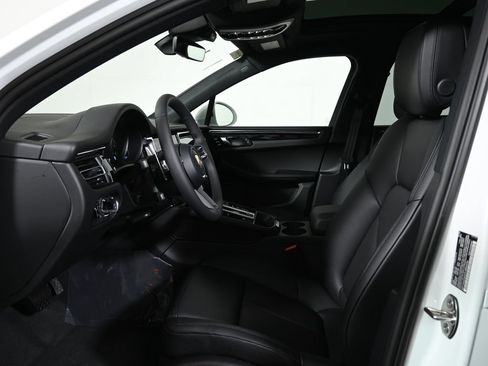 Used 2026 Porsche Macan AWD/4WD image 5