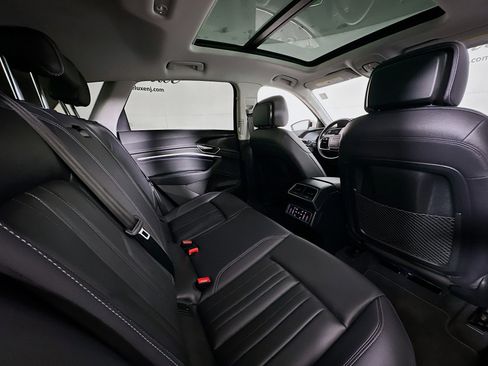 Used 2024 Audi Q8 e-tron Premium Plus w/ Premium Plus Package image 29