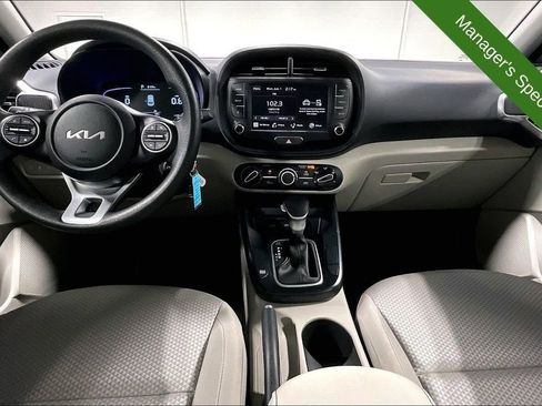 Used 2025 Kia Soul LX w/ LX Technology Package FWD image 18