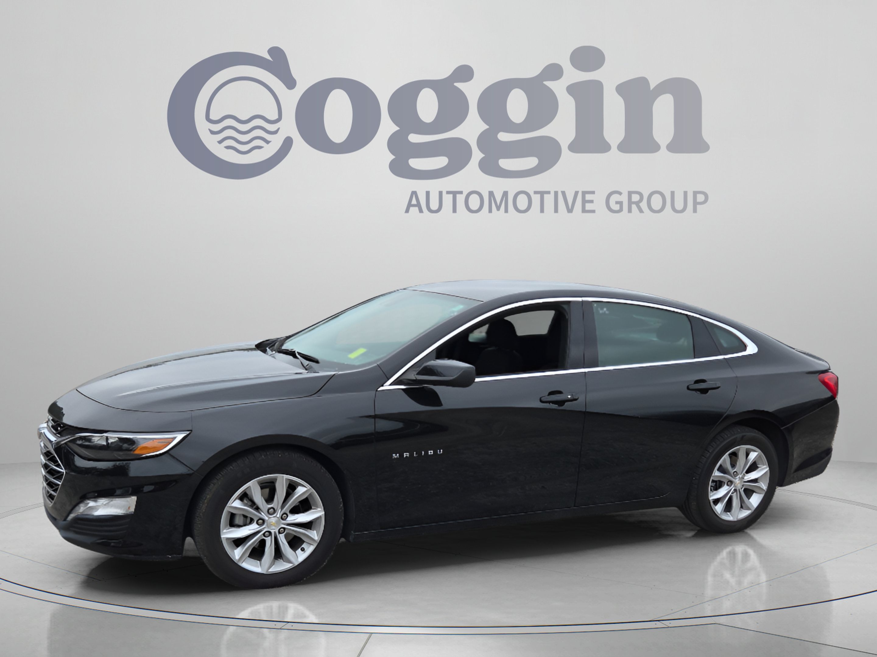 Used 2025 Chevrolet Malibu LT FWD image 1