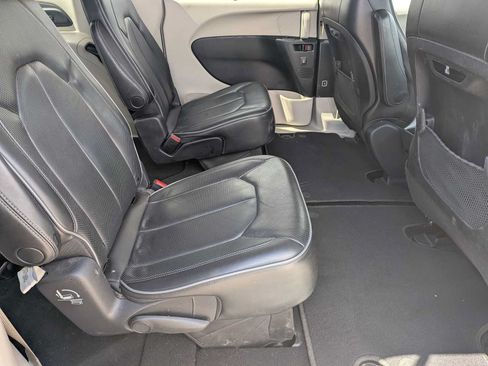 Certified 2018 Chrysler Pacifica Touring-L FWD image 21