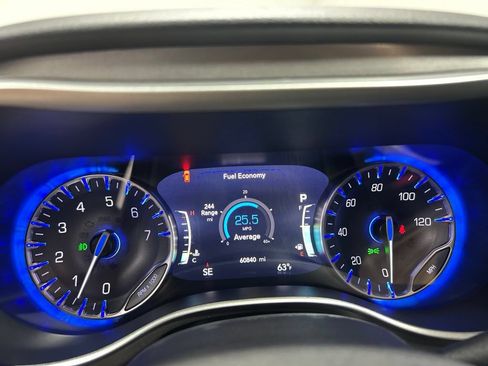 Certified 2024 Chrysler Pacifica Touring-L FWD image 31