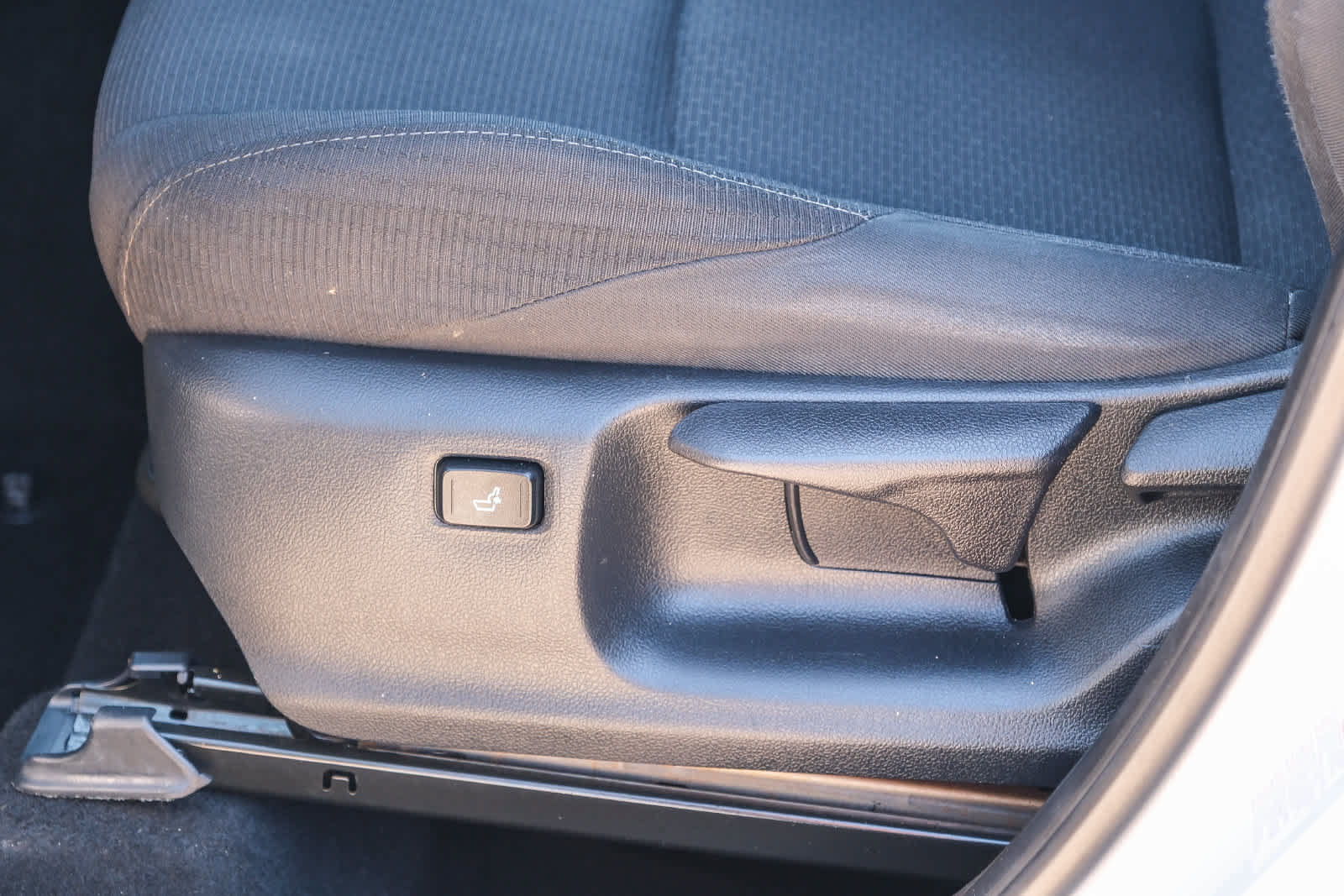 Certified 2018 Toyota C-HR XLE FWD image 24