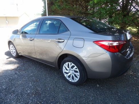 Used 2017 Toyota Corolla LE w/ Carpet Mat Package (TMS) FWD image 3