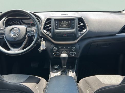 Used 2018 Jeep Cherokee Latitude w/ Altitude Package AWD/4WD image 17