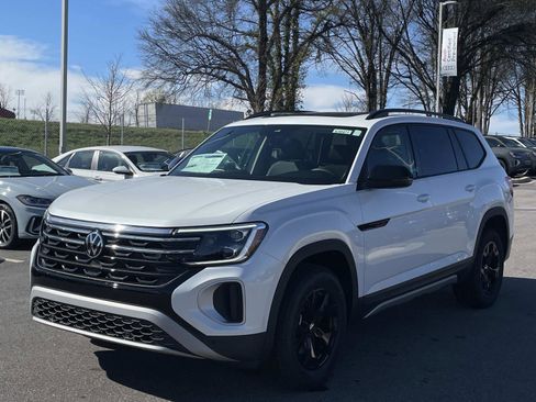 New 2026 Volkswagen Atlas Peak Edition image 3