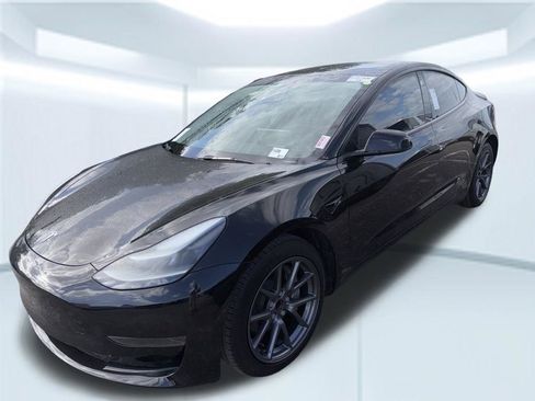 Used 2023 Tesla Model 3 Standard Range RWD image 4