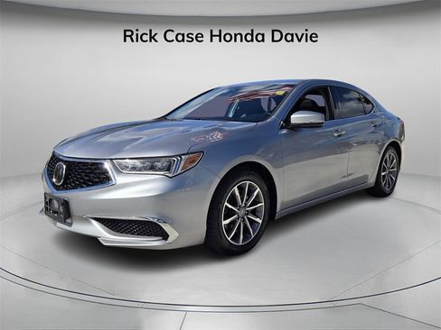 Used 2020 Acura TLX image 9