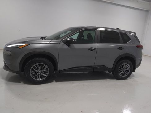Used 2023 Nissan Rogue S AWD/4WD image 2