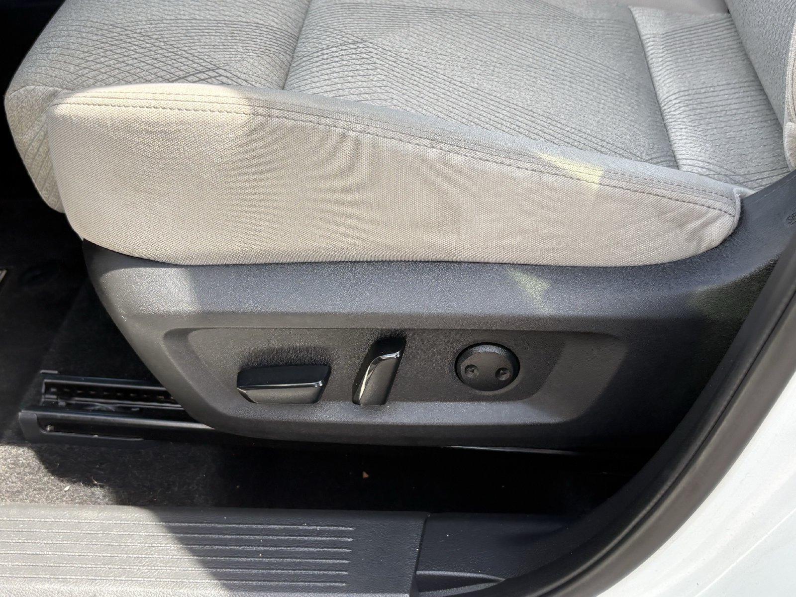 Used 2025 Nissan Rogue SV AWD/4WD image 26