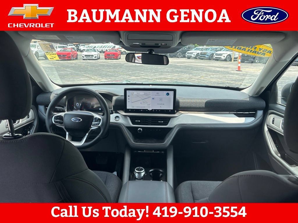 Used 2025 Ford Explorer Active AWD/4WD image 16