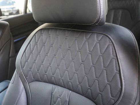 Used 2026 BMW X7 M60i w/ Climate Comfort Package image 21