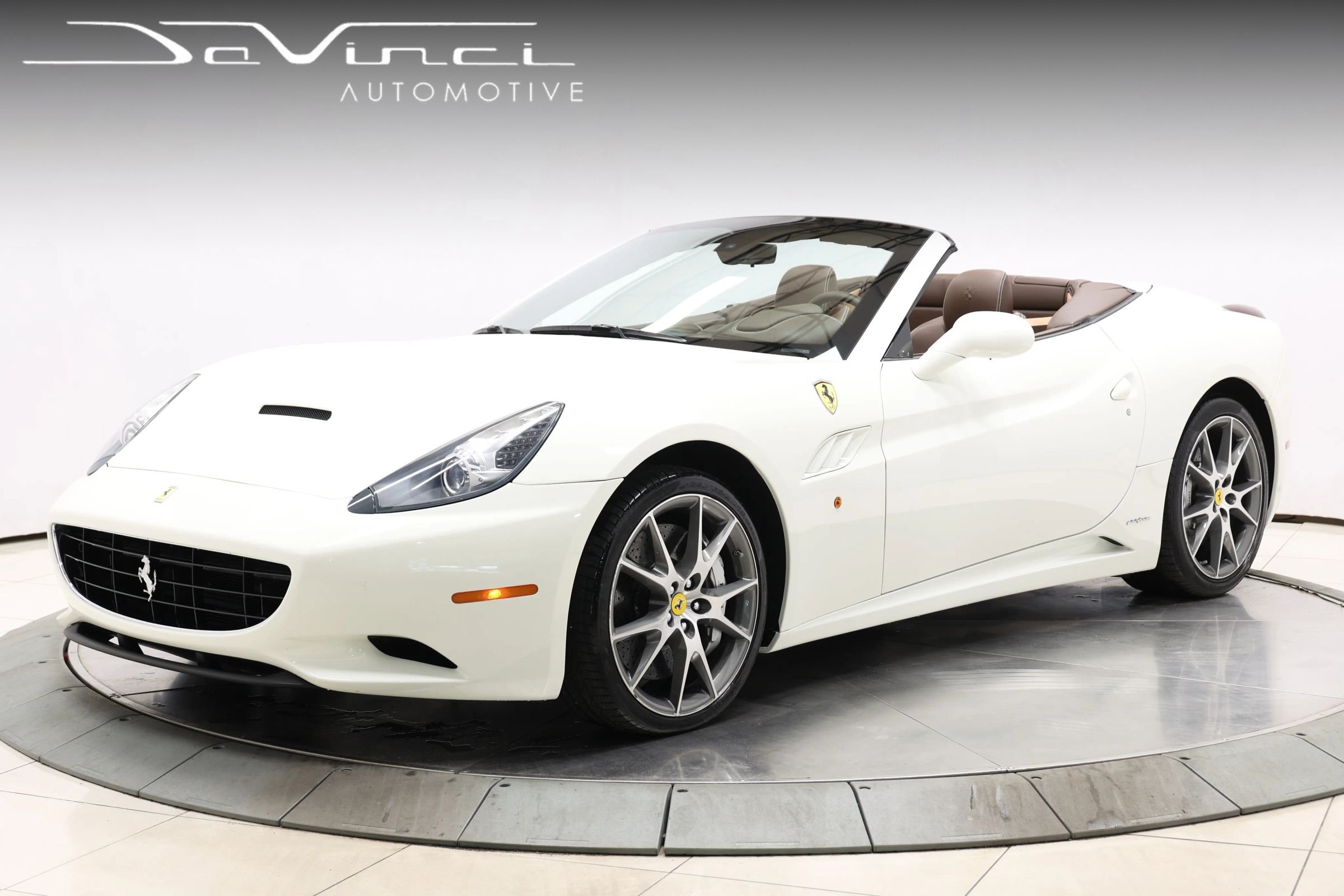 Used 2010 Ferrari California RWD image 1
