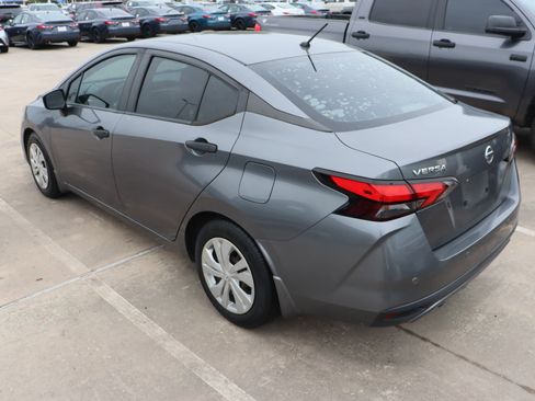 Used 2020 Nissan Versa S FWD image 8