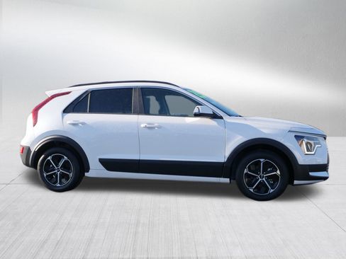 New 2025 Kia Niro EX image 2
