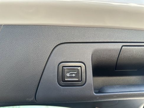 Used 2022 Buick Envision Essence w/ Technology Package II image 10