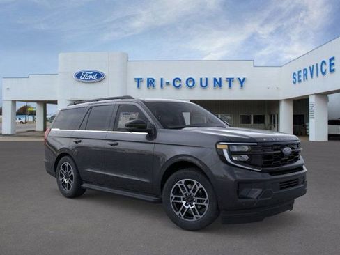 New 2025 Ford Expedition Active image 7