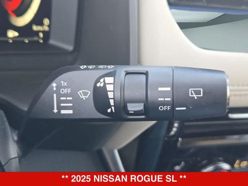 Used 2025 Nissan Rogue SL w/ SL Premium Package FWD image 25