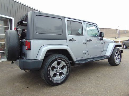 Used 2016 Jeep Wrangler Unlimited Sahara w/ Connectivity Group image 8