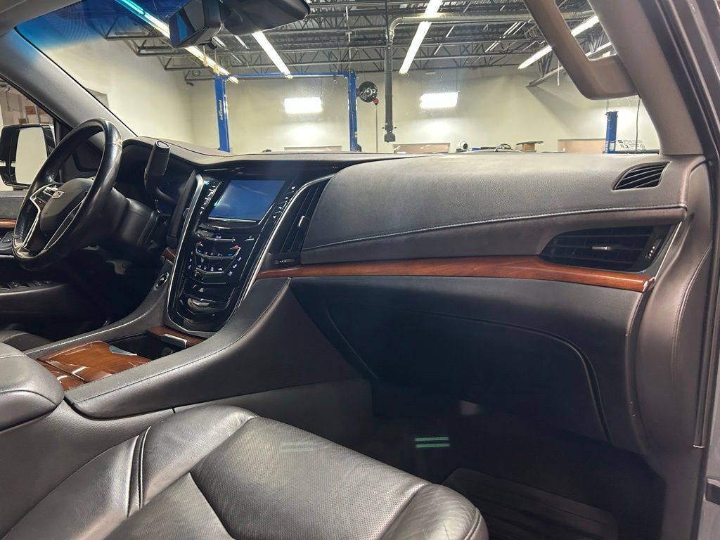 Used 2019 Cadillac Escalade Premium Luxury RWD image 16