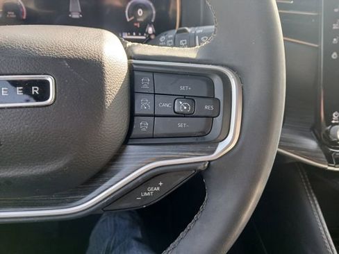 Used 2023 Jeep Wagoneer Series III w/ Premium Group I image 34